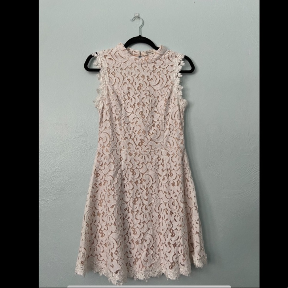 White lace sleeveless dress.